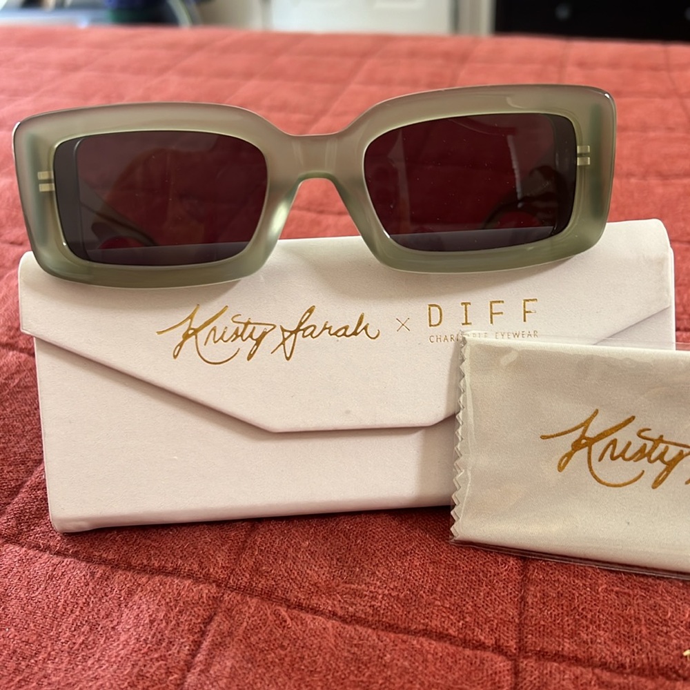 DIFF x Kristy Sarah Retro green sunglasses